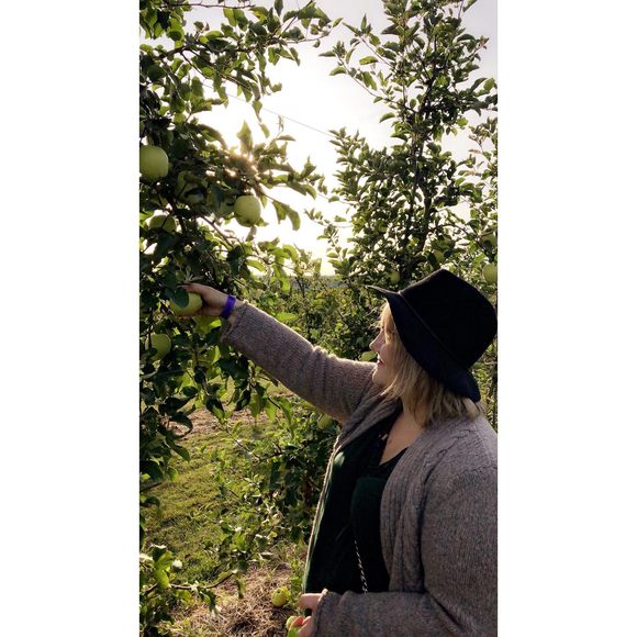 Meet your Posher, Chelle - Picture 1 of 1